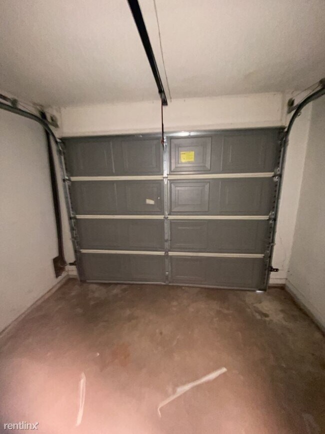 Building Photo - 3 br, 1.5 bath House - 1408 Hammond Dr e.g...