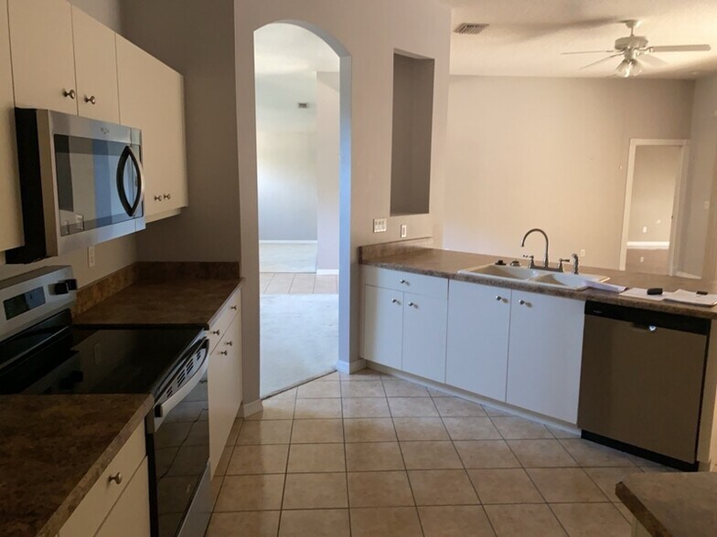 Building Photo - 8 Black Water Way