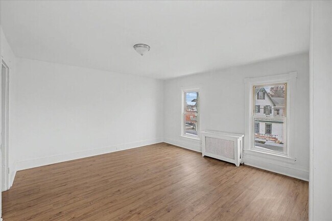 Building Photo - 206 N Broadway