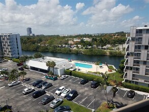 Building Photo - 3475 N Country Club Dr