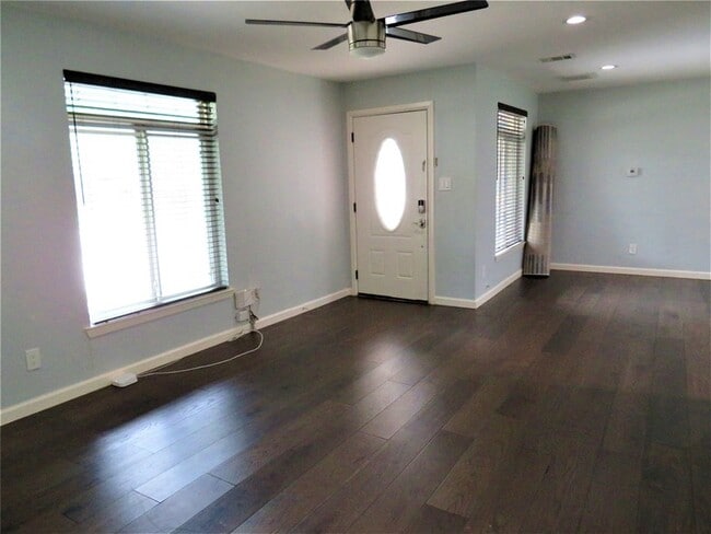 Building Photo - 1026 Thomas St