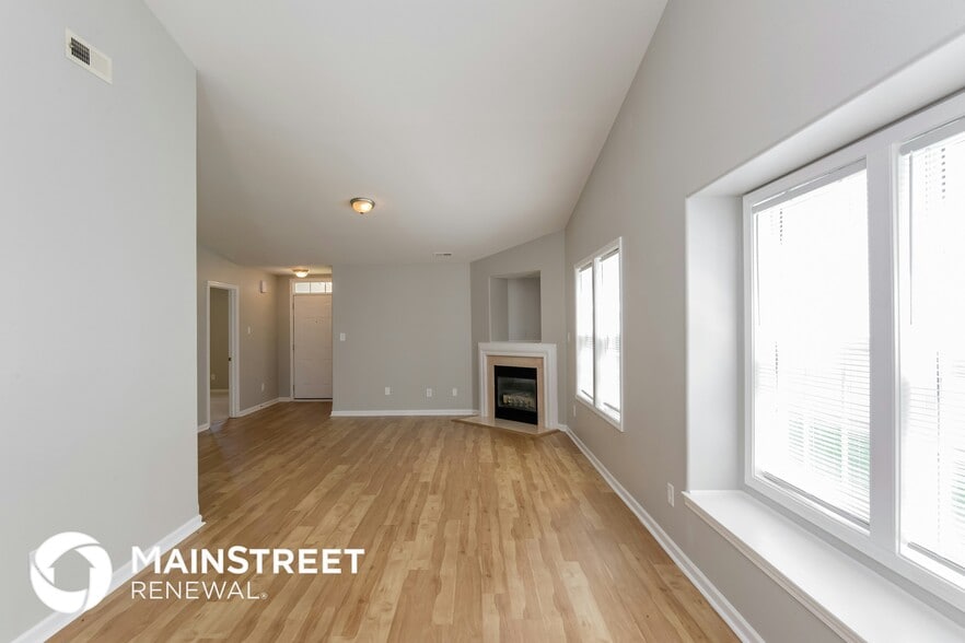 Building Photo - 10527 Hugue Way