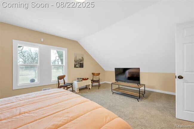 Building Photo - 8857 Charlevoix St