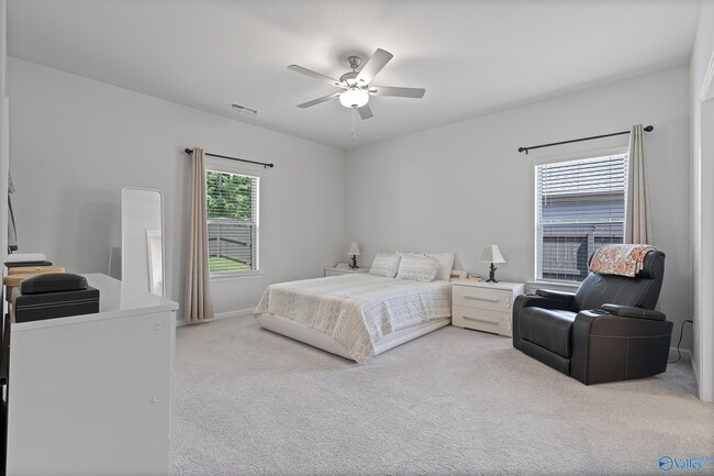 Building Photo - 14971 Greenleaf Dr