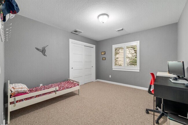 Building Photo - 10820 Sky Rock Dr