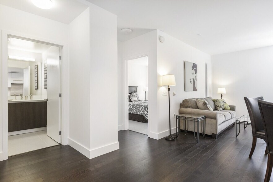 Building Photo - 142 Hermann St