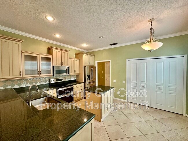Building Photo - 419 Mayfair Dr