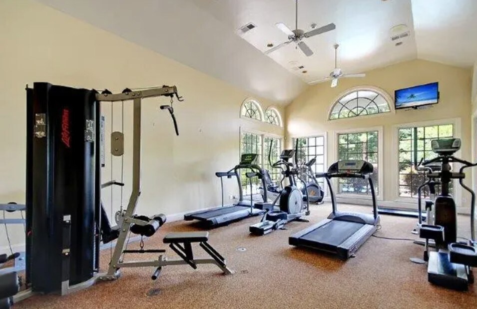 Gym/Workout facility - 700 Daniel Ellis Dr
