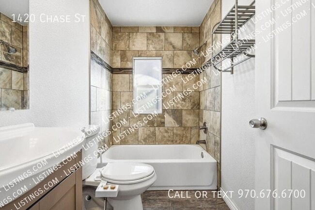 Building Photo - 1420 Chase St