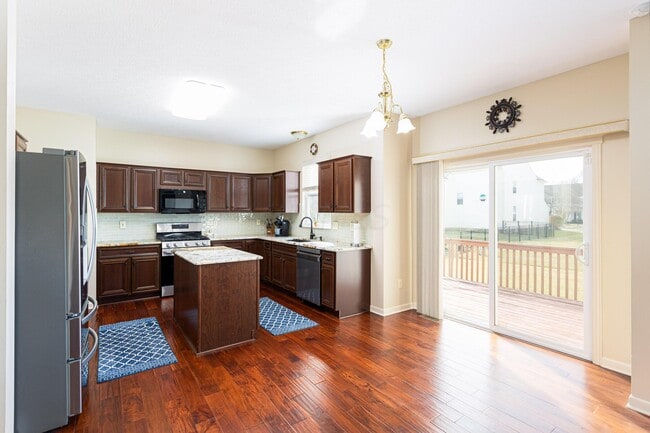 Building Photo - 5830 Prospect Ln