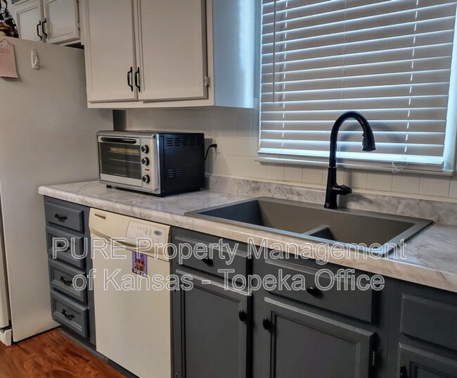 Building Photo - 111 Vista View Ct