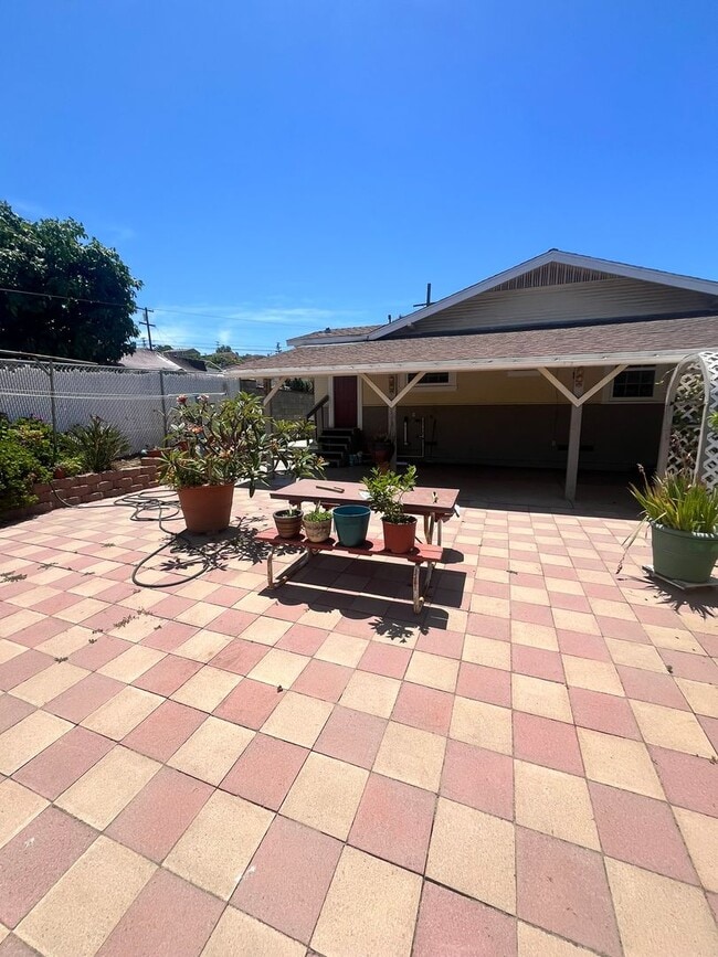 Building Photo - Well-Maintained San Diego Home with Classi...