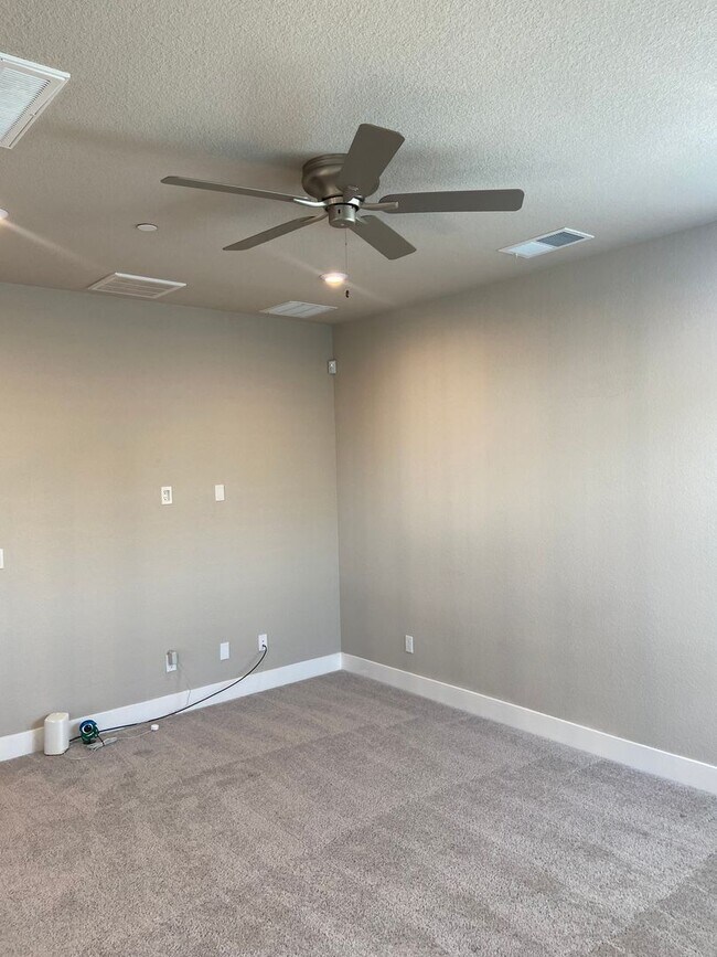 Building Photo - El Dorado Hills  - Saratoga Estates, Gated Community. 4 Bdrm, 3 Bath