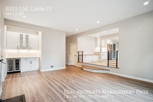 Building Photo - 8003 Log Cabin Ct