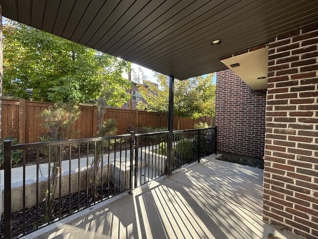 Building Photo - 3883 Komenda Ct