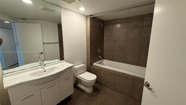 Building Photo - 475 Brickell Ave