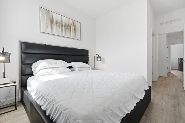 Building Photo - 285 Famagusta Dr