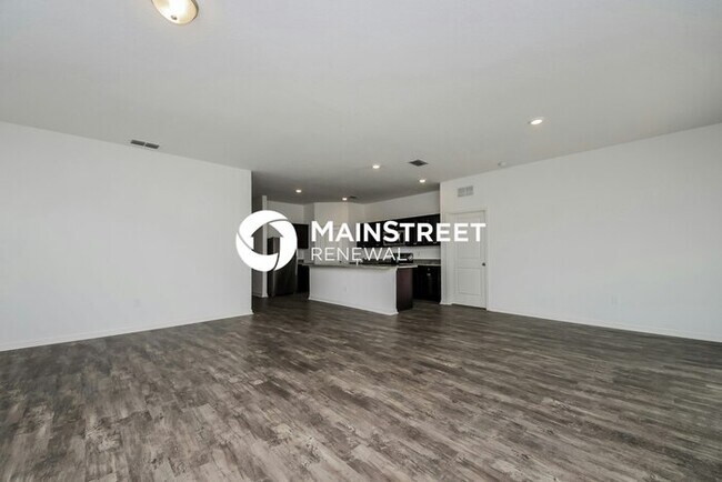 Building Photo - 4 Bedroom Pet-Friendly Home in Haines City, FL with Main Street Renewal