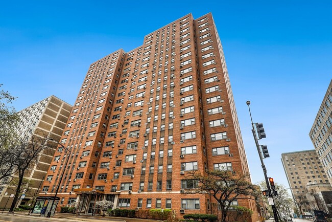 Primary Photo - 2909 N Sheridan Rd