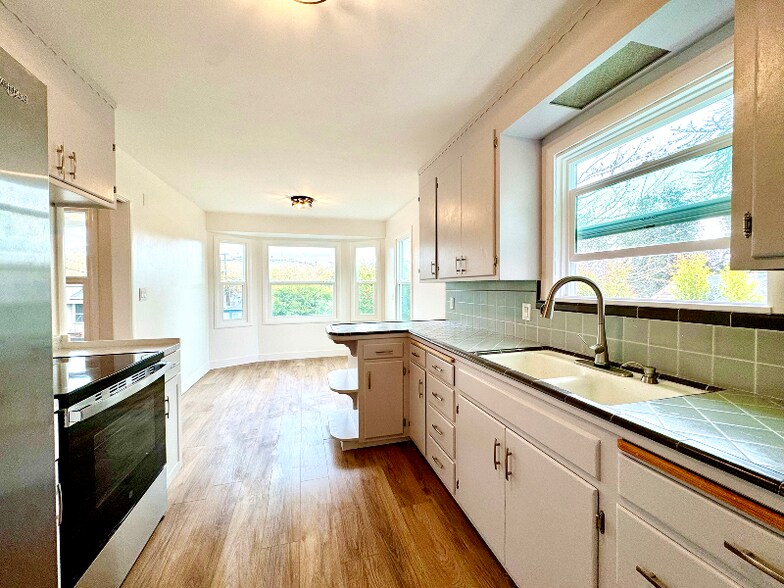 Building Photo - 153 Edgemont Ave