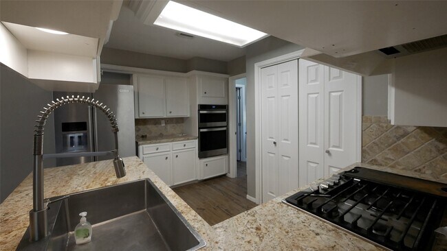 Building Photo - 22014 Grand Forks Dr