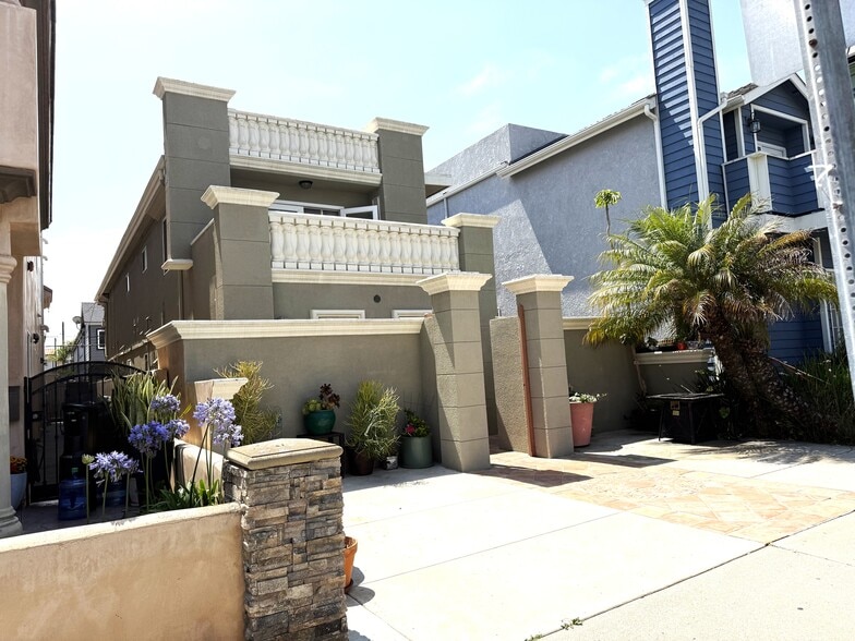 Building Photo - 128 13th St