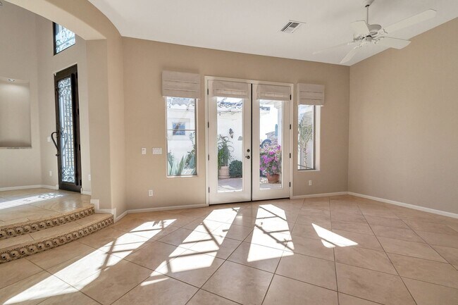 Building Photo - Stunning 4-bedroom, 3-bathroom home located in the desirable Scottsdale, AZ with a Casita! *RENT ...