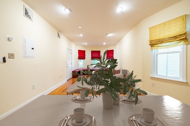 Building Photo - 11 Juliette St