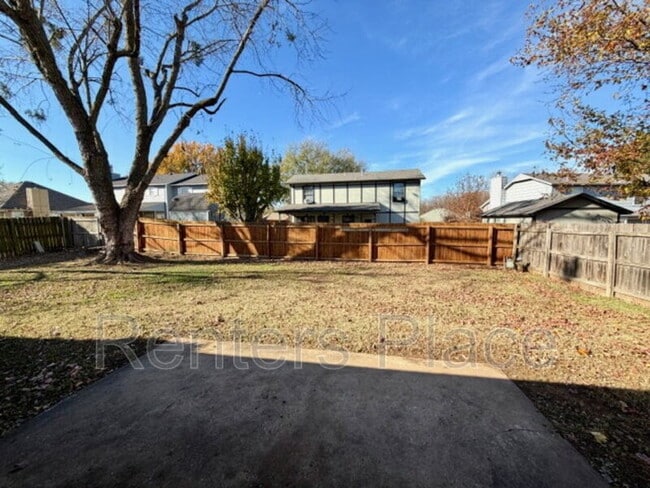 Building Photo - 1804 S Gardenia Ave