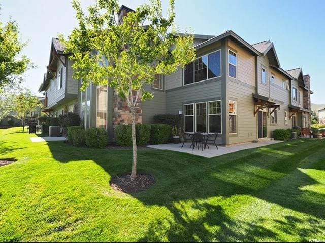 Building Photo - 6010 N Fox Pointe Cir