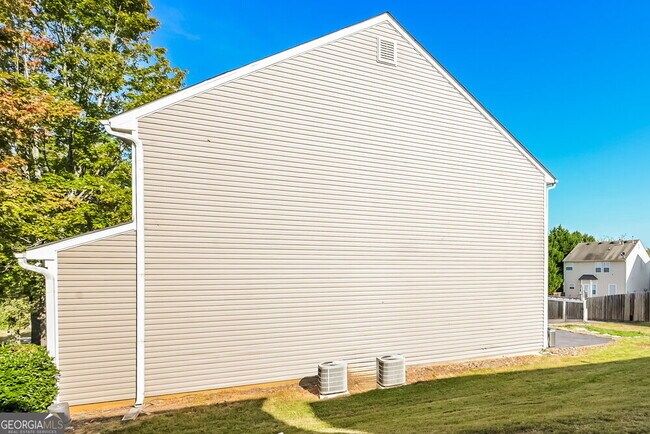 Building Photo - 462 Marsh Lake Rd SE