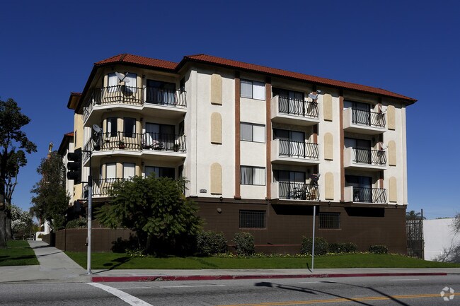 Building Photo - Villa Salvatore