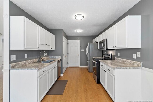 Building Photo - 111 Silverberry Ct