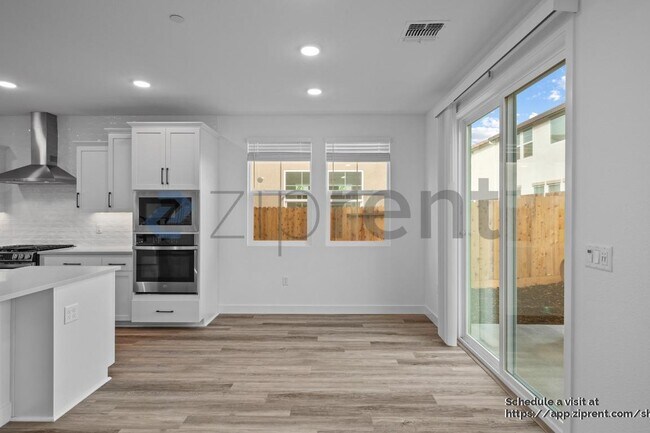 Building Photo - 365 Gold Coast Rd