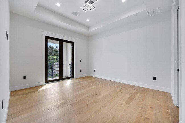 Building Photo - 3701 S Lynwood Ave