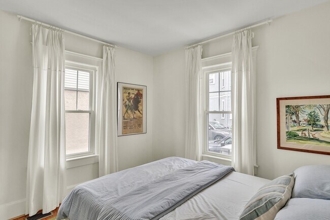 Building Photo - 266 Belmont St