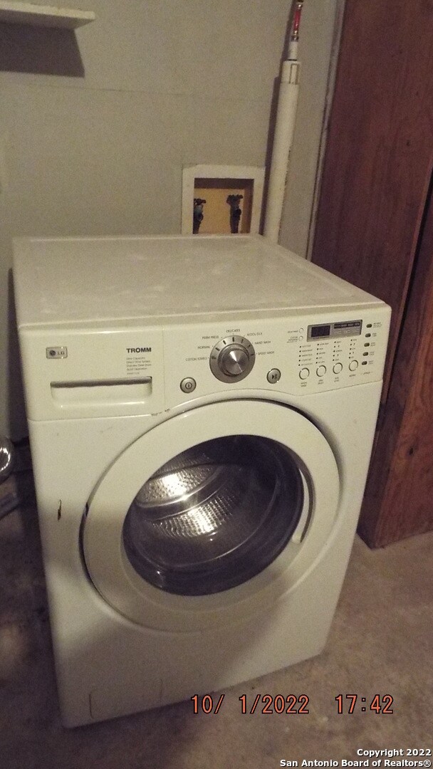 Building Photo - 8032 Laurel Bend