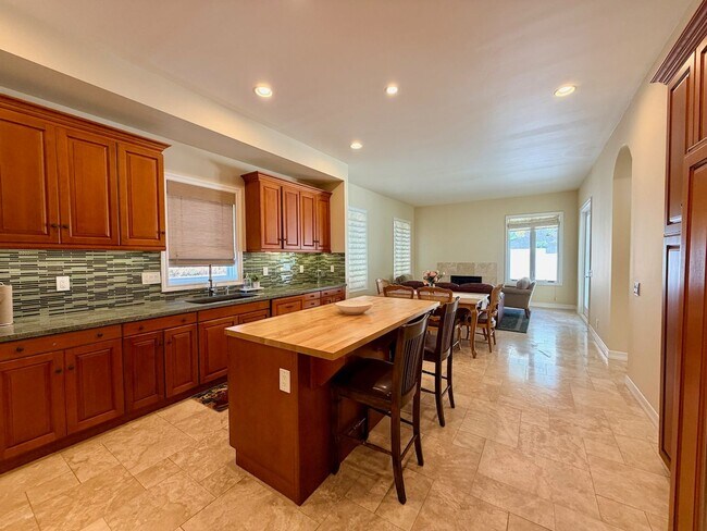 Building Photo - For Rent Available Now - Furnished House 3+BR 2.5Ba in Del Mar, charming furnished home in the hi...