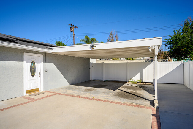 Building Photo - 11900 Cometa Ave