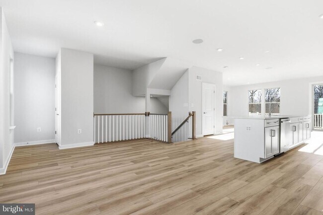 Building Photo - 1011 Venifena Terrace SE