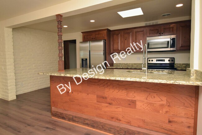 Building Photo - Pristine Remodeled Olive Grove 4 Bedroom 2...