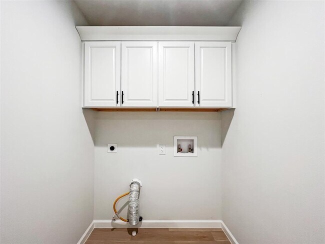 Building Photo - 7736 Croftwood Dr