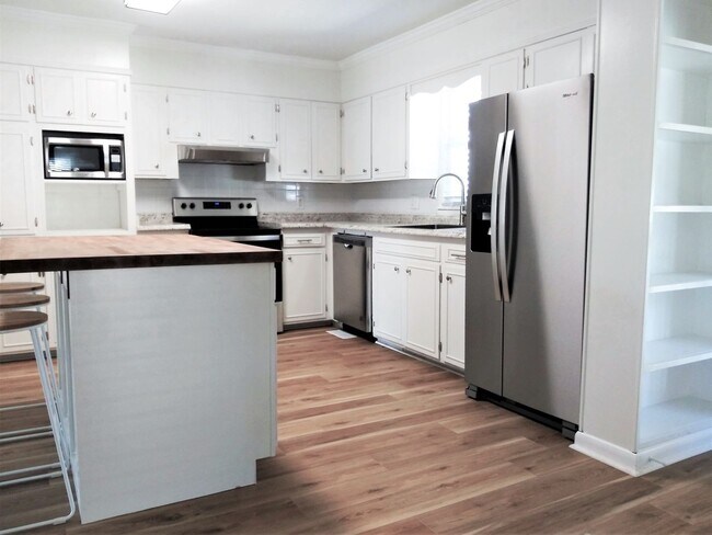 Building Photo - *5 Bedrooms & a Great Backyard!*  ~~~A_TRULY_FABULOUS_HOUSE~~~