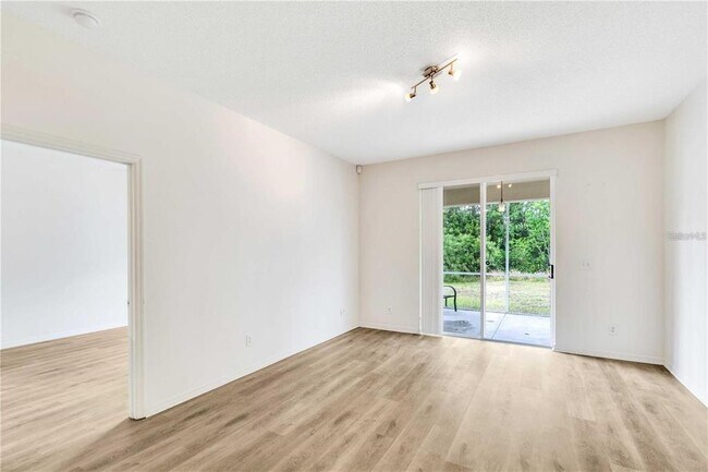 Building Photo - 11337 Village Brook Dr
