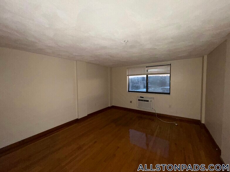 Building Photo - 1110 Commonwealth Ave