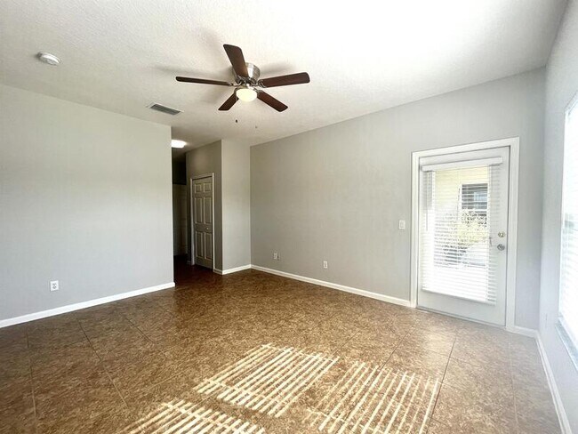 Building Photo - 414 Fern Lake Dr
