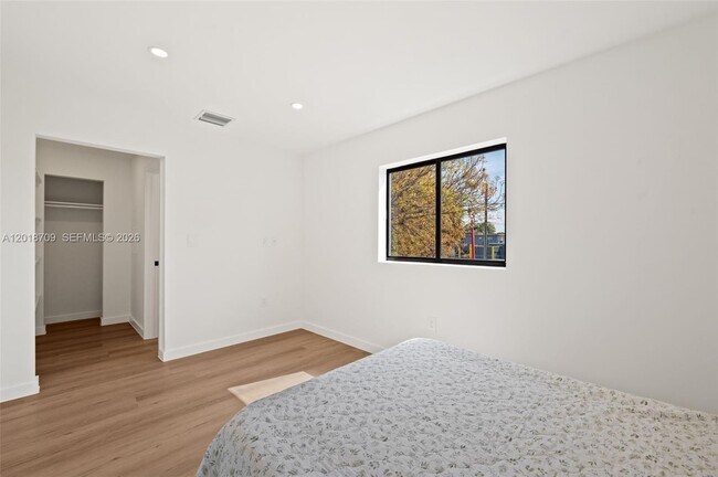 Building Photo - 728 NW 55th Terrace