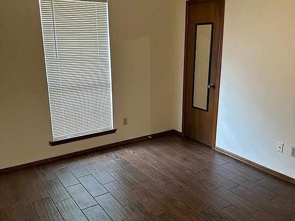 Building Photo - 811 Hawthorne Pl
