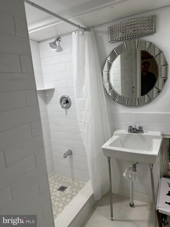 Building Photo - 703 Shaw Ave