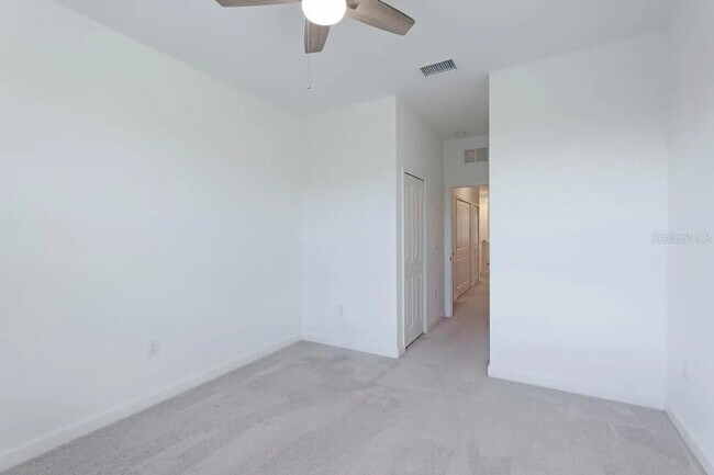 Building Photo - 3 Bedroom 2 Bath Townhome in AMENITY RICH Lorraine Lakes